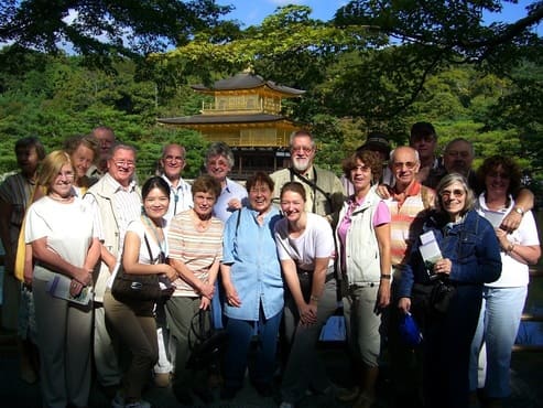 Münchina Reisegruppe vor dem UNESCO Welterbe Kinkakuji in Kioto